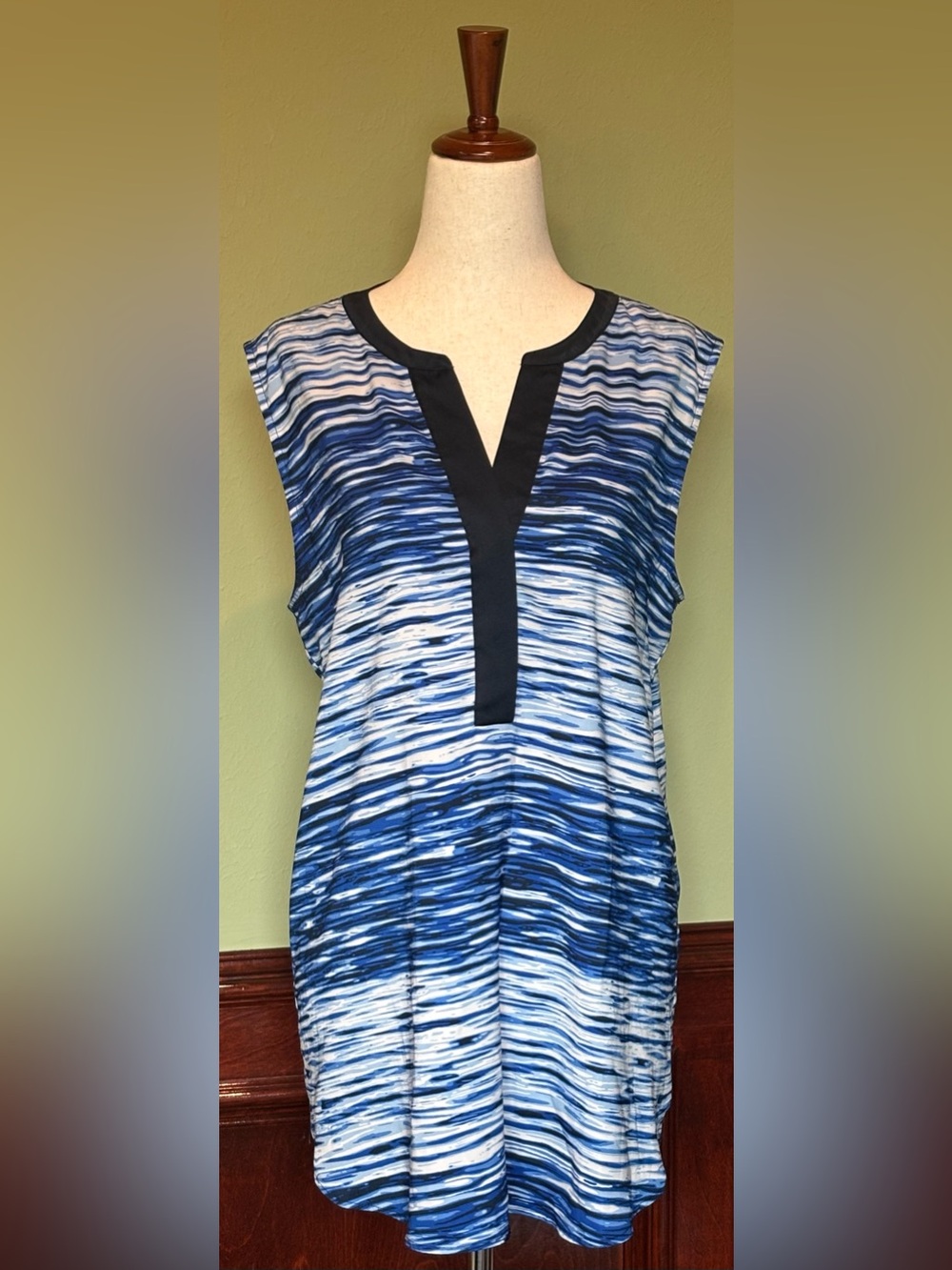 Vince Camuto Blue & White Wave-Print Sleeveless Tunic